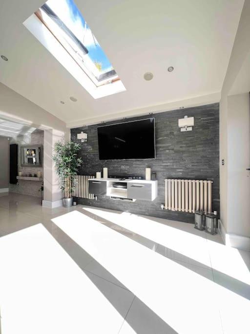 Stunning Home In Astley Tyldesley Esterno foto