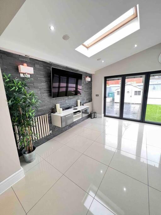 Stunning Home In Astley Tyldesley Esterno foto