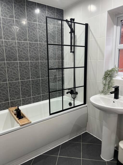 Stunning Home In Astley Tyldesley Esterno foto